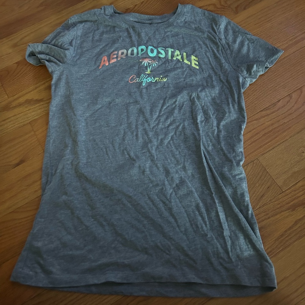 Grey Aeropostale T-Shirt, Size XL.